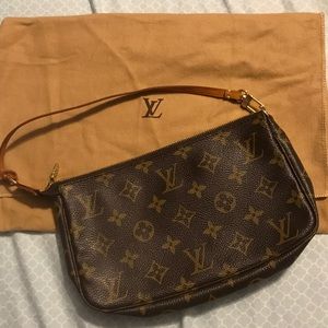Louis Vuitton pouchette